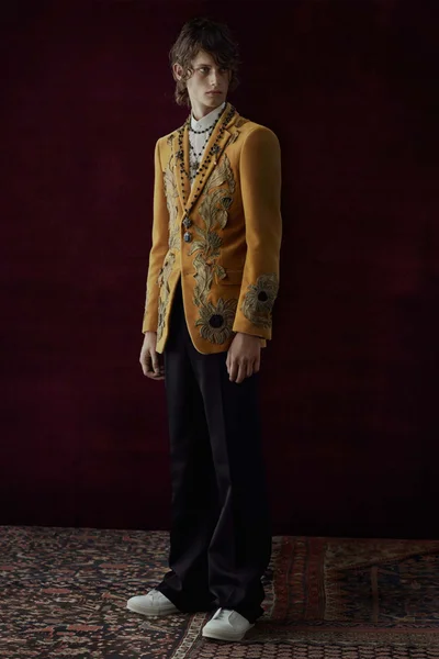 Look 24